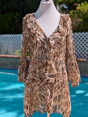 Leopard Print Ruffle V-Neck Chemise in Beige